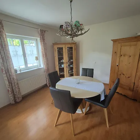 Dorn Apartment *